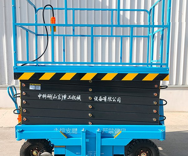 青山湖自行走升降机
